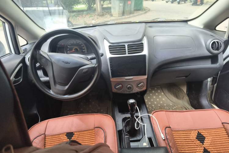 Used Chevrolet Sail 2013 Sedan 1.2L Manual Fashion Edition Center Console