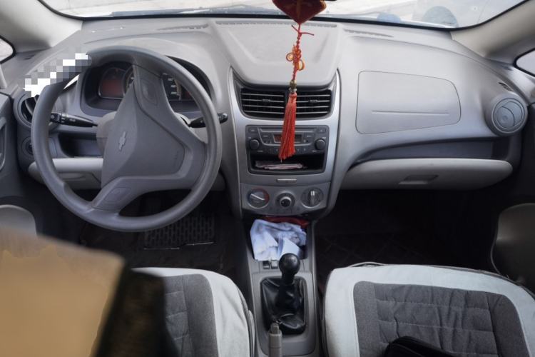 Used Chevrolet Sail 2013 Sedan 1.2L Manual Warm Edition Center Console