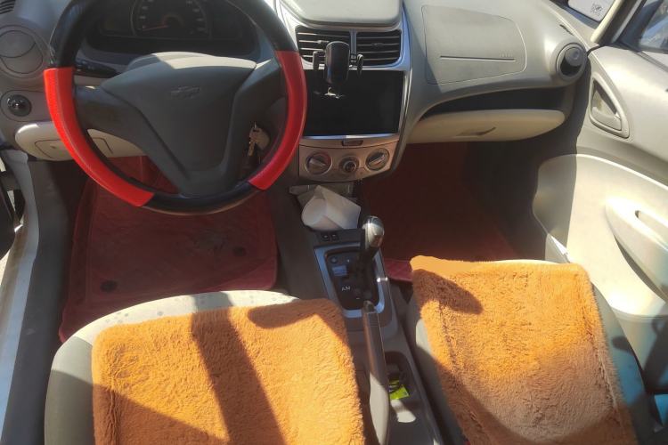 Used Chevrolet Sail 2013 Sedan 1.2L AMT Ideal Edition Center Console