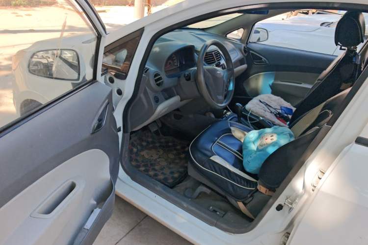 Used Chevrolet Sail 2013 Sedan 1.4L AMT Enjoy Edition Driver Seat