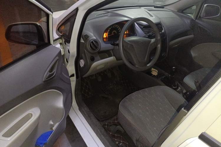 Used Chevrolet Sail 2013 Sedan 1.2L Manual Fashionable Happiness Edition Driver Seat