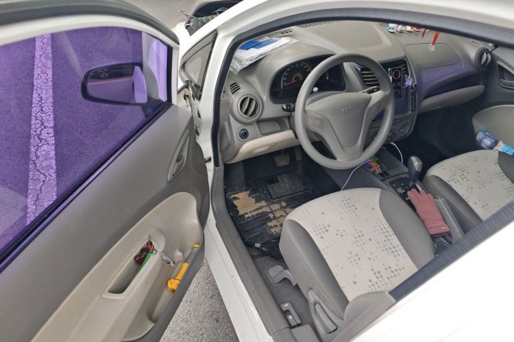 Used Chevrolet Sail 2013 Sedan 1.2L AMT Ideal Edition Driver Seat