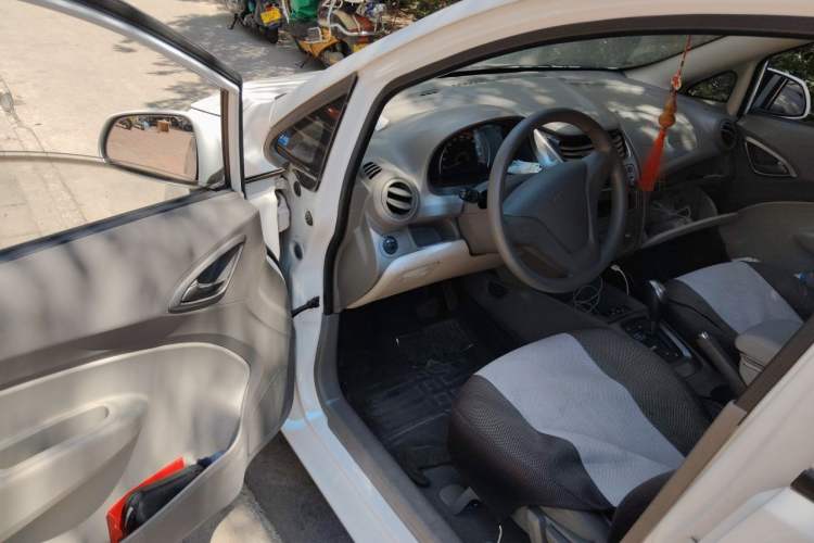 Used Chevrolet Sail 2013 Sedan 1.4L AMT Enjoy Edition Driver Seat