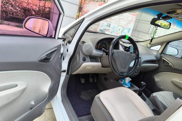 Used Chevrolet Sail 2013 Hatchback 1.4L Manual Enjoyment Edition Driver Seat