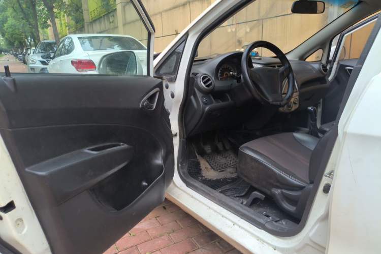 Used Chevrolet Sail 2013 Sedan 1.4L Manual - Youyi Happiness Edition Driver Seat