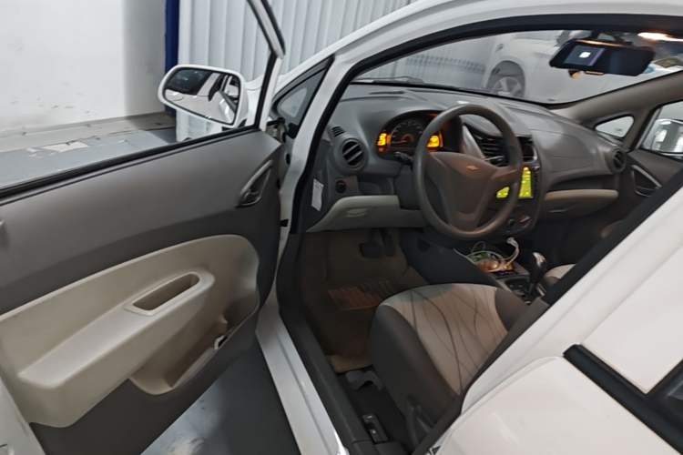Used Chevrolet Sail 2013 Sedan 1.4L AMT Enjoy Edition Driver Seat