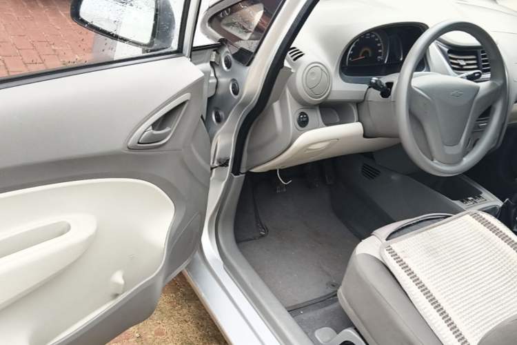 Used Chevrolet Sail 2013 Sedan 1.2L Manual Fashionable Happiness Edition Driver Seat