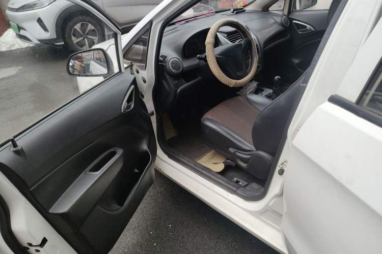 Used Chevrolet Sail 2013 Sedan 1.2L Manual Fashionable Happiness Edition Driver Seat