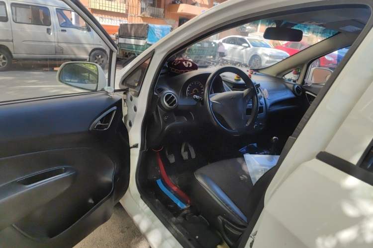 Used Chevrolet Sail 2013 Sedan 1.4L Manual Ideal Happiness Edition Driver Seat