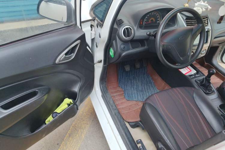 Used Chevrolet Sail 2013 Sedan 1.2L Manual Fashionable Happiness Edition Driver Seat