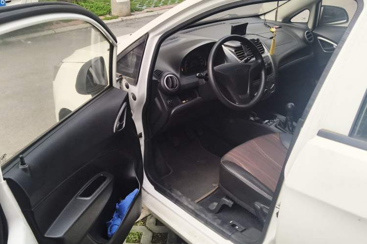 Used Chevrolet Sail 2013 Sedan 1.2L Manual Fashionable Happiness Edition Driver Seat
