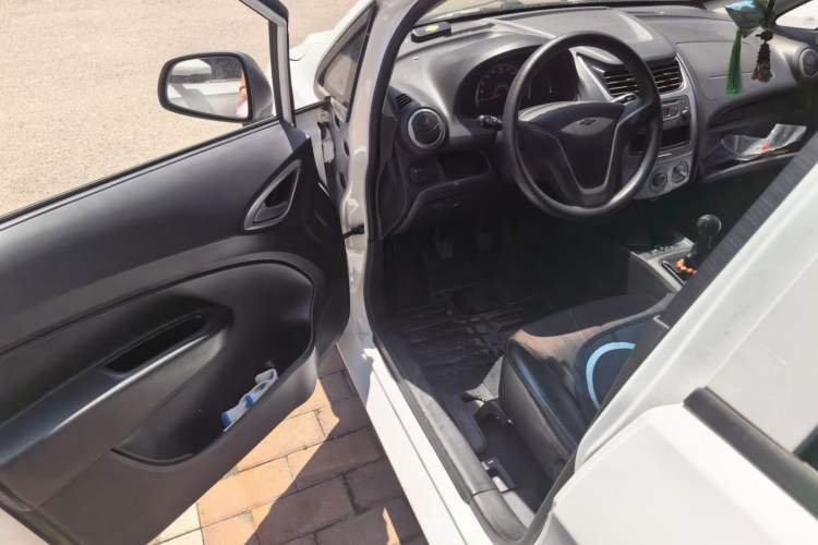 Used Chevrolet Sail 2013 Sedan 1.2L Manual Fashionable Happiness Edition Driver Seat