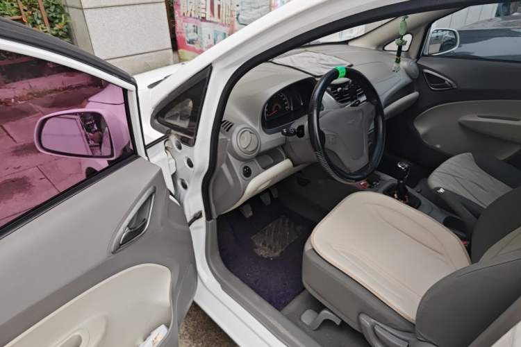 Used Chevrolet Sail 2013 Hatchback 1.4L Manual Enjoyment Edition Driver Seat