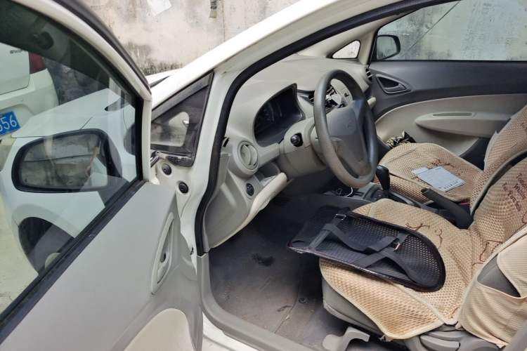 Used Chevrolet Sail 2013 Sedan 1.2L AMT Ideal Edition Driver Seat