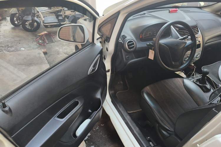 Used Chevrolet Sail 2013 Sedan 1.4L Manual - Youyi Happiness Edition Driver Seat