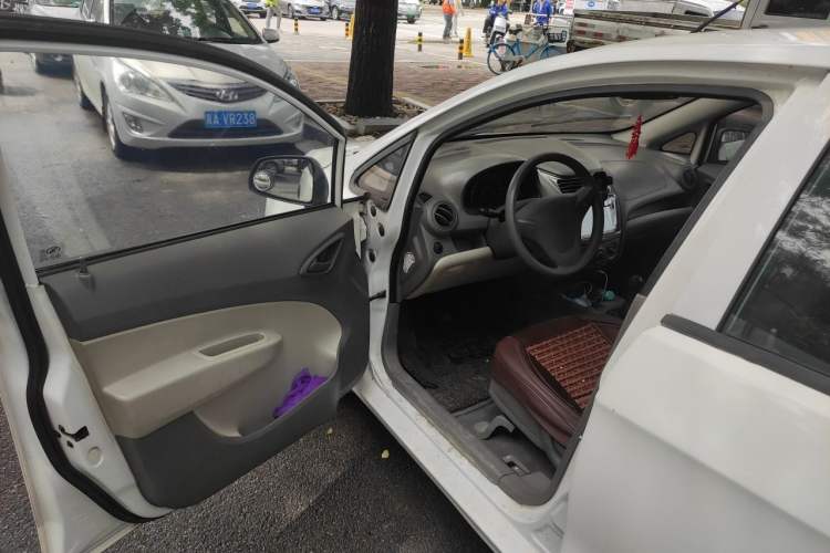 Used Chevrolet Sail 2013 Sedan 1.2L Manual Fashion Edition Driver Seat