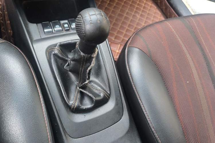 Used Chevrolet Sail 2013 Sedan 1.4L Manual - Youyi Happiness Edition Gear Lever