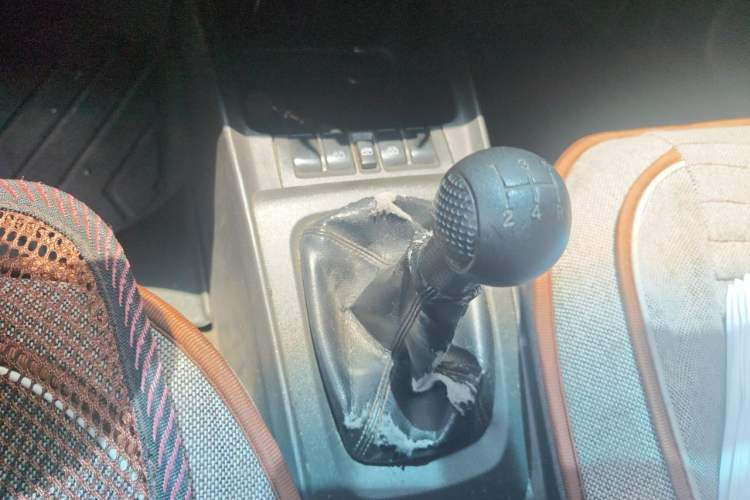 Used Chevrolet Sail 2013 Sedan 1.2L Manual Fashionable Happiness Edition Gear Lever