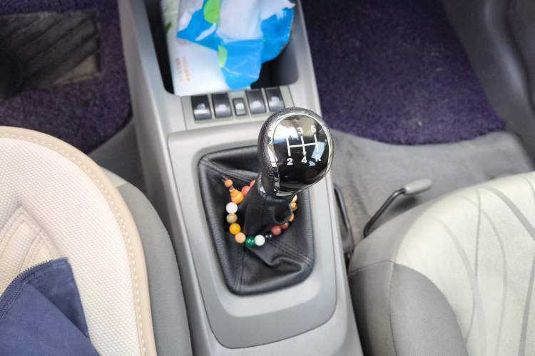 Used Chevrolet Sail 2013 Hatchback 1.4L Manual Enjoyment Edition Gear Lever