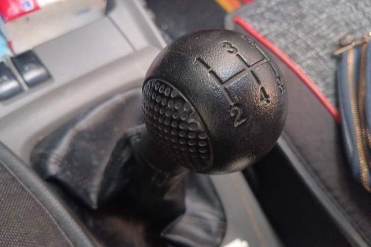 Used Chevrolet Sail 2013 Sedan 1.2L Manual Warm Edition Gear Lever