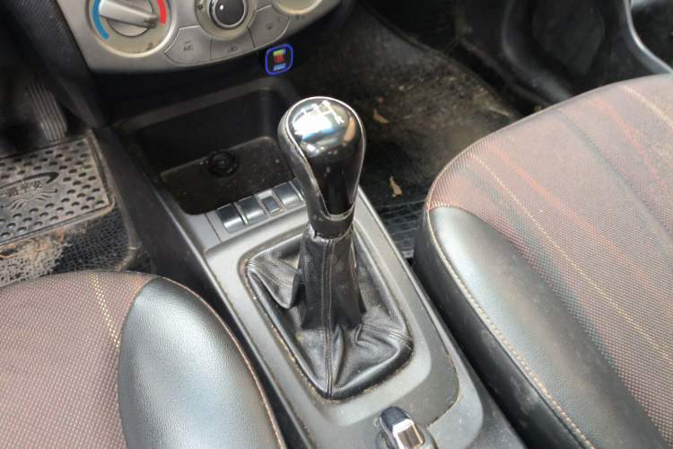 Used Chevrolet Sail 2013 Sedan 1.4L Manual - Youyi Happiness Edition Gear Lever