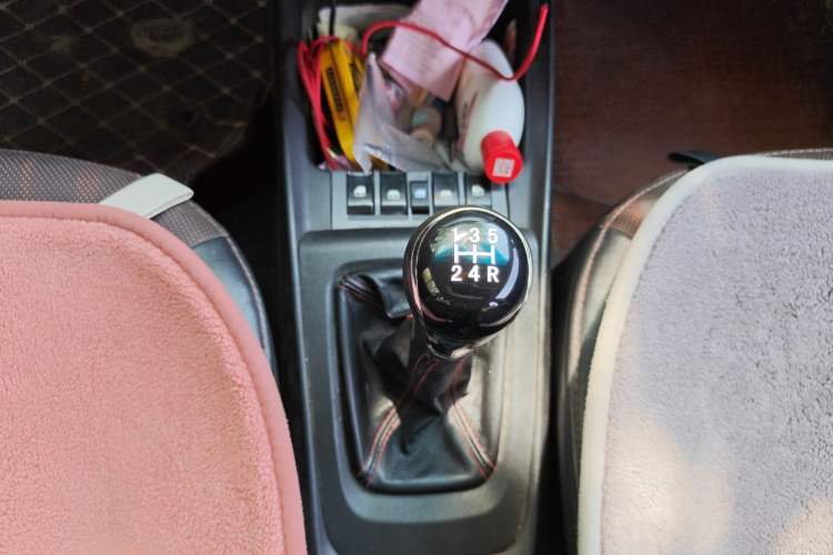 Used Chevrolet Sail 2013 Sedan 1.4L Manual - Youyi Happiness Edition Gear Lever