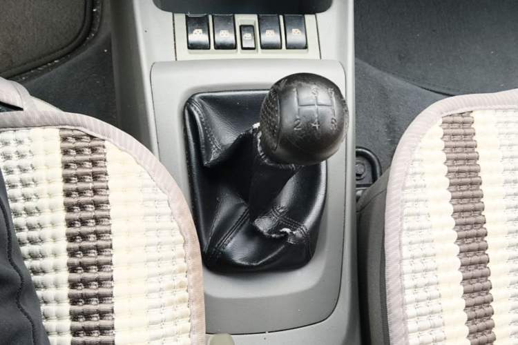 Used Chevrolet Sail 2013 Sedan 1.2L Manual Fashionable Happiness Edition Gear Lever