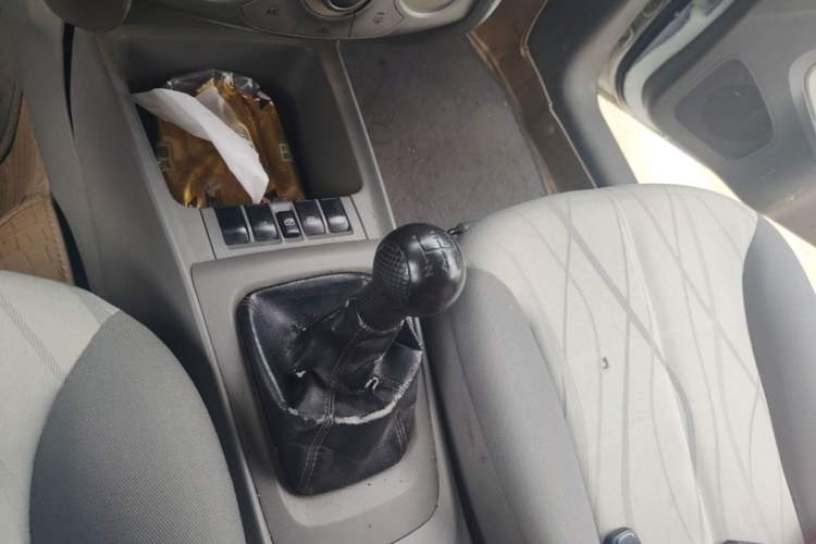Used Chevrolet Sail 2013 Sedan 1.4L Manual Happiness Edition II Gear Lever