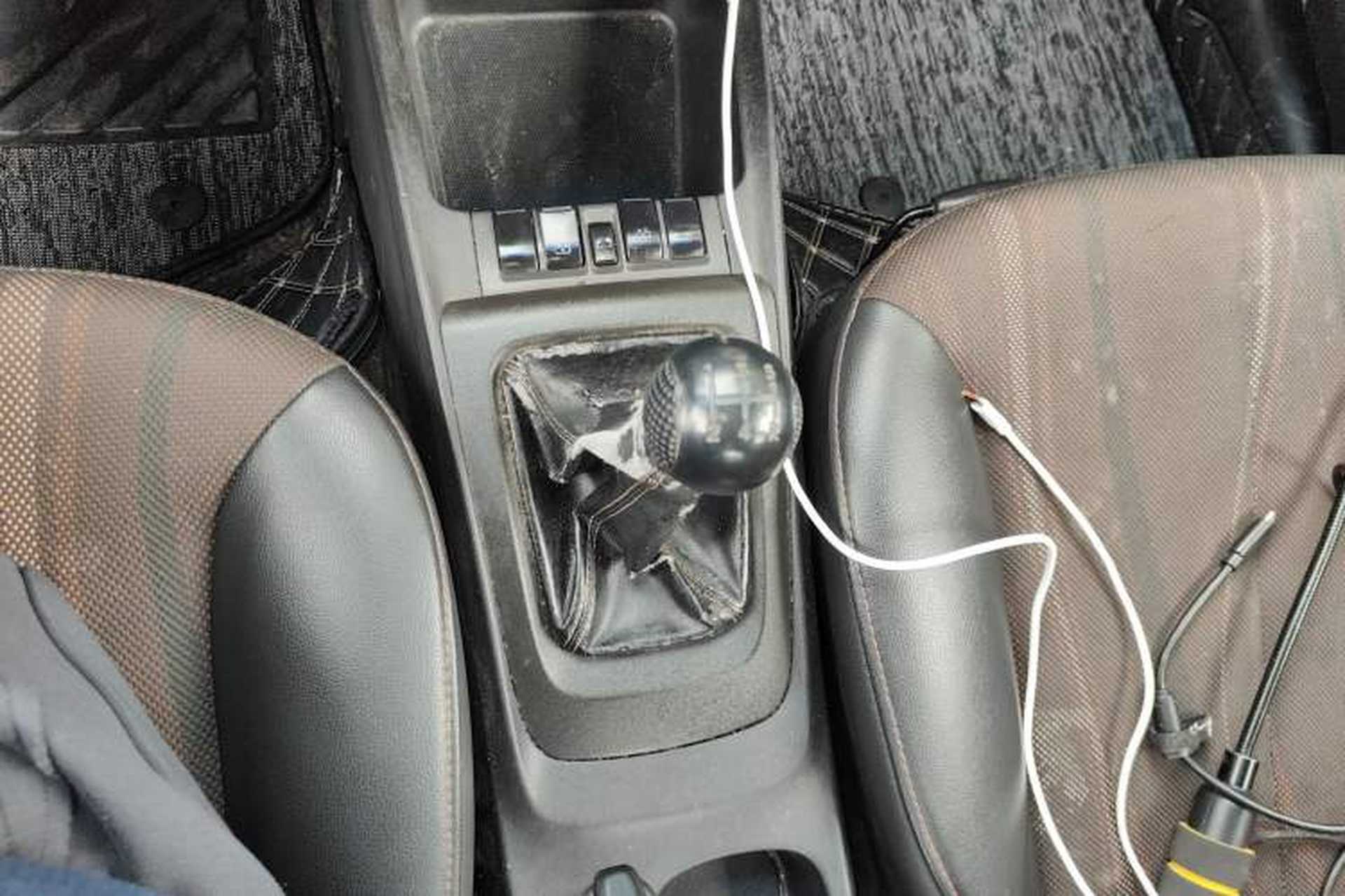 Used Chevrolet Sail 2013 Sedan 1.2L Manual Fashionable Happiness Edition Gear Lever