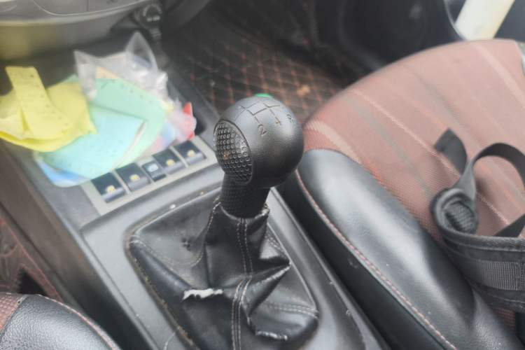Used Chevrolet Sail 2013 Sedan 1.2L Manual Fashionable Happiness Edition Gear Lever