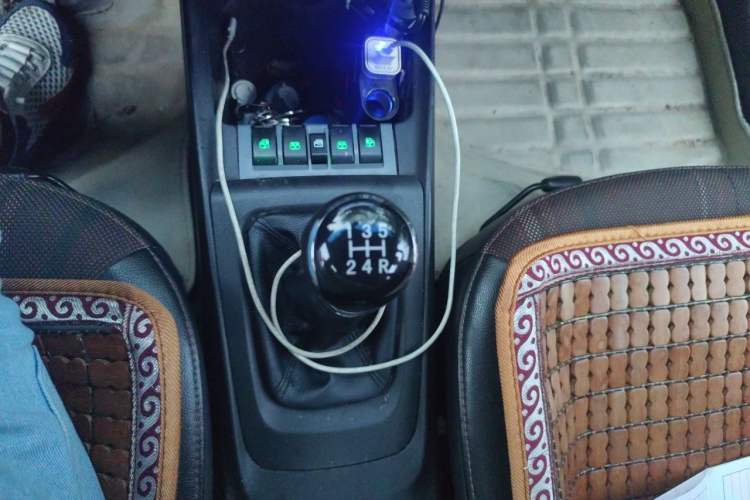 Used Chevrolet Sail 2013 Sedan 1.2L Manual Fashionable Happiness Edition Gear Lever