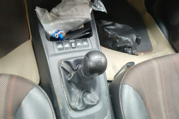 Used Chevrolet Sail 2013 Sedan 1.2L Manual Fashionable Happiness Edition Gear Lever