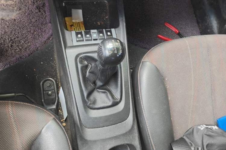 Used Chevrolet Sail 2013 Sedan 1.4L Manual Ideal Happiness Edition Gear Lever