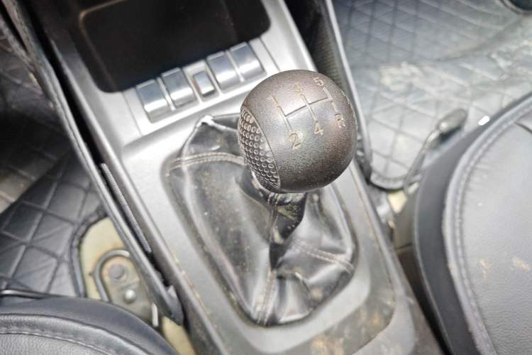 Used Chevrolet Sail 2013 Sedan 1.4L Manual - Youyi Happiness Edition Gear Lever
