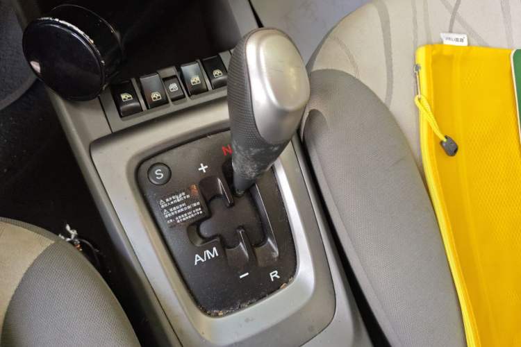 Used Chevrolet Sail 2013 Sedan 1.4L AMT Enjoy Edition Gear Lever