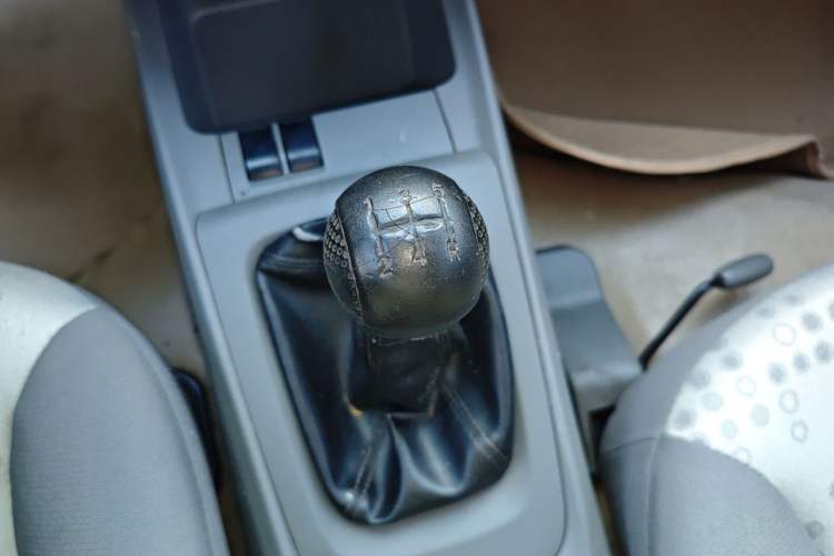 Used Chevrolet Sail 2013 Sedan 1.2L Manual Fashion Edition Gear Lever