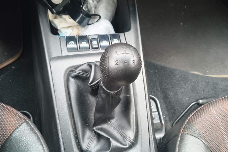 Used Chevrolet Sail 2013 Sedan 1.2L Manual Fashionable Happiness Edition Gear Lever