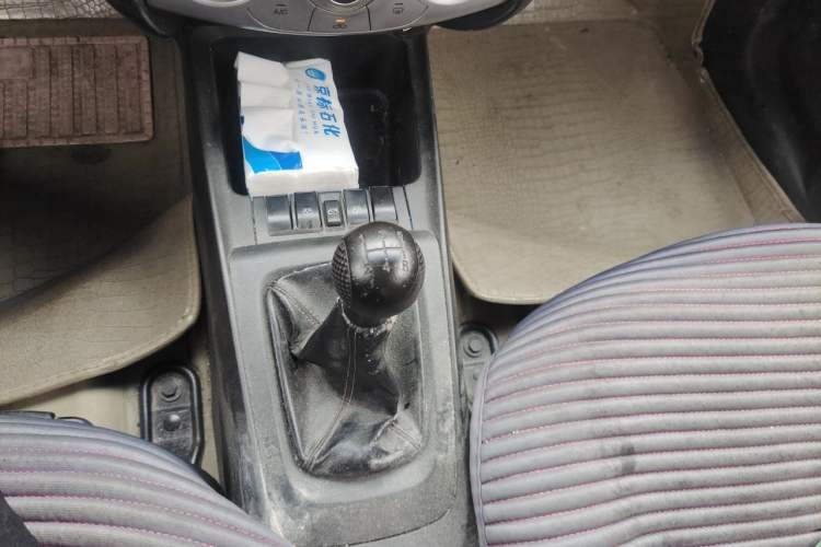 Used Chevrolet Sail 2013 Sedan 1.4L Manual Ideal Happiness Edition Gear Lever