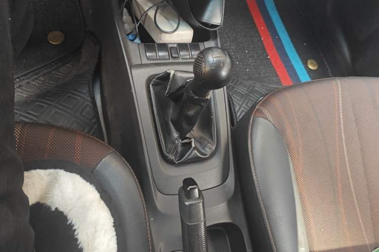 Used Chevrolet Sail 2013 Sedan 1.2L Manual Fashionable Happiness Edition Gear Lever
