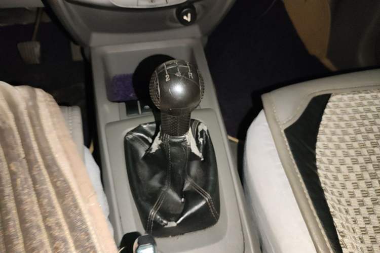 Used Chevrolet Sail 2013 Sedan 1.4L Manual Elegance Edition Gear Lever