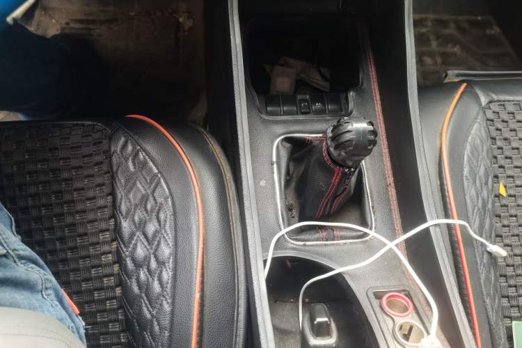 Used Chevrolet Sail 2013 Sedan 1.2L Manual Fashionable Happiness Edition Gear Lever