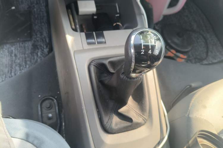 Used Chevrolet Sail 2013 Sedan 1.2L Manual Fashion Edition Gear Lever
