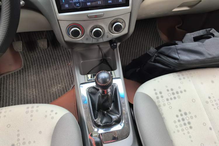 Used Chevrolet Sail 2013 Sedan 1.2L Manual Fashionable Happiness Edition Gear Lever