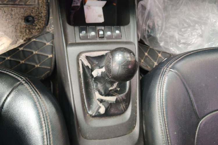 Used Chevrolet Sail 2013 Sedan 1.2L Manual Ideal Edition Gear Lever