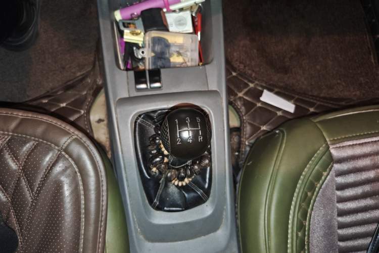 Used Chevrolet Sail 2013 Sedan 1.4L Manual Ideal Edition Gear Lever