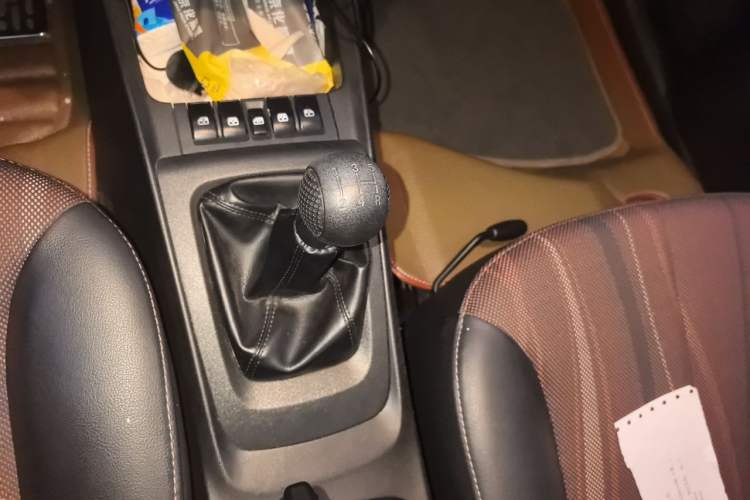 Used Chevrolet Sail 2013 Sedan 1.2L Manual Fashionable Happiness Edition Gear Lever