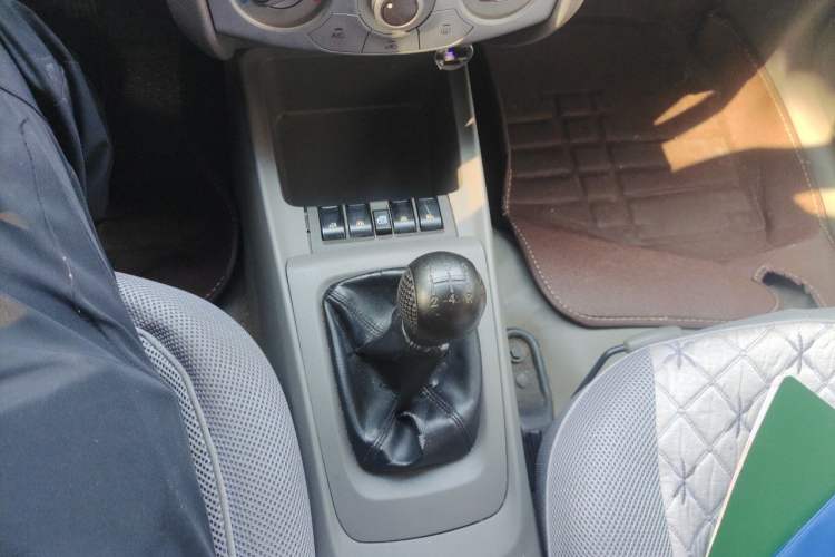 Used Chevrolet Sail 2013 Sedan 1.2L Manual Warm Edition Gear Lever