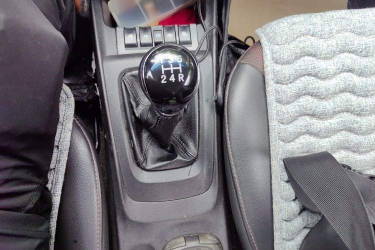 Used Chevrolet Sail 2013 Hatchback 1.4L Manual Enjoyment Edition Gear Lever