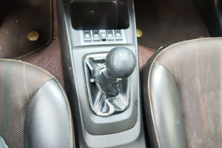 Used Chevrolet Sail 2013 Sedan 1.4L Manual Ideal Happiness Edition Gear Lever