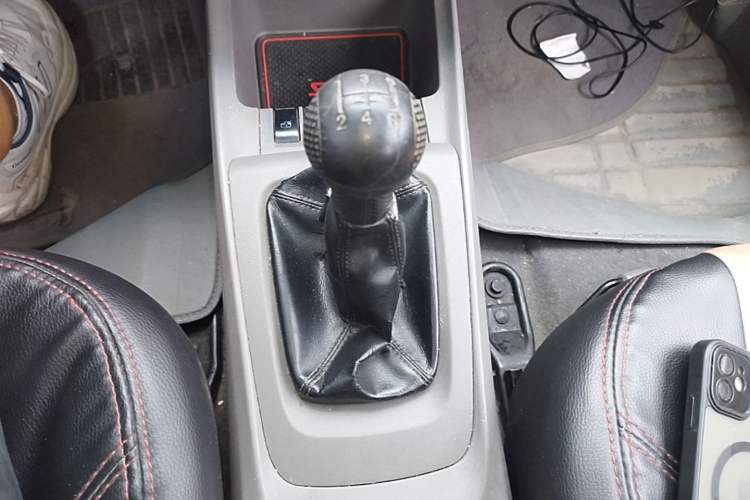 Used Chevrolet Sail 2013 Sedan 1.4L Manual Elegance Edition Gear Lever